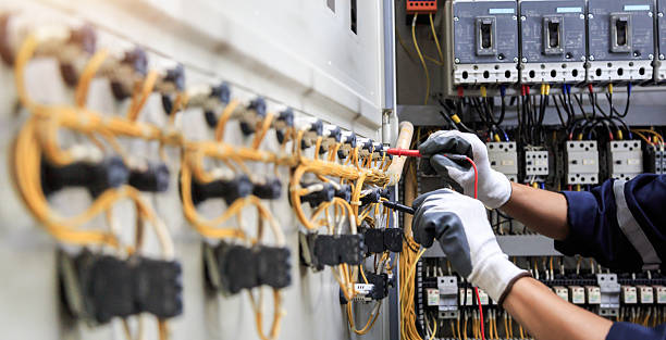 Professional Electrician technician working in Selma, AL